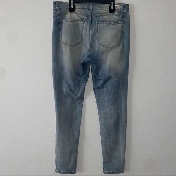 COPY - Juicy couture skinny jeans with silver on the side of the legs - Picture 2 of 11